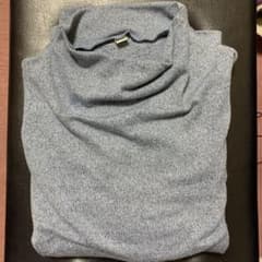 ユニクロ　ソフトニットハイネック長袖Tシャツのサムネイル