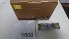 Nikon D600の箱、説明書、ストラップのサムネイル