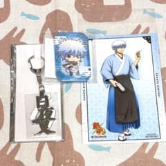銀魂】坂田銀時 キーホルダー 缶バッジ ポストカード 3点セット - メルカリ