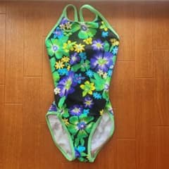 arena 花柄スポーツ用水着 ワンピース2点スイムキャップ付きのサムネイル