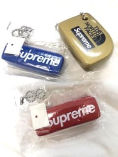 つむぎSupreme Floating Keychain 3個セット つむぎ様専用Supreme Floating Keychain 3個セット - メルカリ