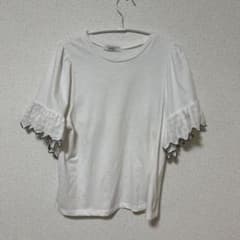 オフホワイト フリル袖 Tシャツ サイズFのサムネイル