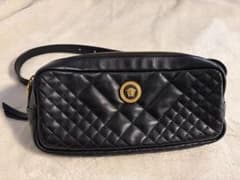 【VERSACE】ブラック レザーボディバッグのサムネイル