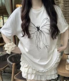 リボンプリント ホワイトTシャツ Mサイズのサムネイル