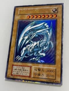遊戯王 青眼の白龍 ブルーアイズホワイトドラゴンのサムネイル