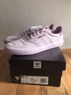 アディダス　adidas スニーカーのサムネイル