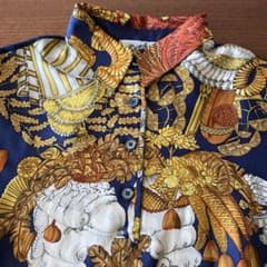 HERMESエルメス　シルクスカーフ柄ブラウスのサムネイル
