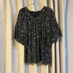 クロスアンドクロス　ハグオーワー　DEVEAUXドビージャガード小花ptブラウス クロスアンドクロス ハグオーワー DEVEAUXドビージャガード小花