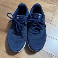 UNDER ARMOUR スニーカー25cm ネイビーのサムネイル
