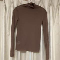 シアートップス　ブラウン 長袖 タートルネック Tシャツのサムネイル