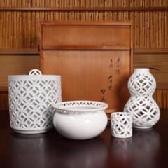 2774 茶道具平戸焼 横石嘉助 平戸白磁七宝透 蓋置 共箱　未使用 13代 横石嘉助 白磁七宝透 皆具 共箱 茶道具 平戸焼 - メルカリ