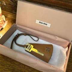 ✨極美品・試着のみ✨Miu Miu レザー キーケース 完売品 レザートリック m74719986111_1.jpg?1776305851