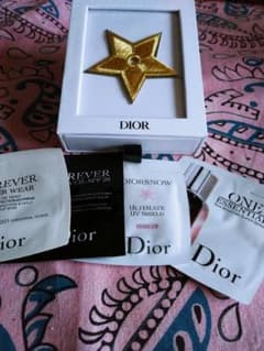 DIOR ノベルティ ピンバッジ 星のサムネイル