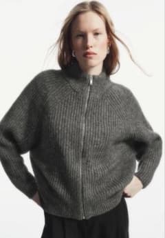 COS グレー ジップアップセーター - メルカリ