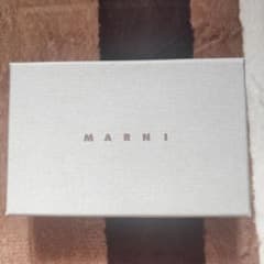 【Minaさま専用】MARNI 名刺入れ 箱のサムネイル