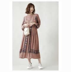 新品タグ付　スカーフプリントワンピースのサムネイル