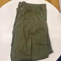 GU カーゴパンツ オリーブ Sサイズのサムネイル
