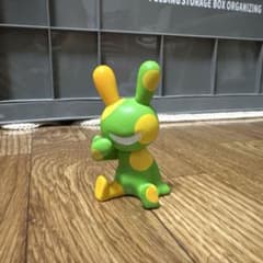BLACK RABBIT フィギュア グリーン×イエローのサムネイル