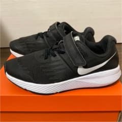 再値下げ　NIKE スニーカー　スターランナー　ブラック19.5cmのサムネイル