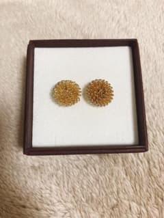 ゴールドピアスのサムネイル
