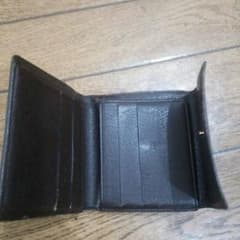 美品     ルイヴィトンのダミエの折財布です。のサムネイル