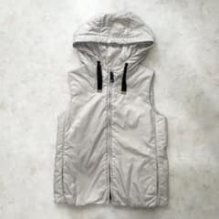 近年モデル MAX MARA The CUBE ダウンベスト フード付 38 M - メルカリ