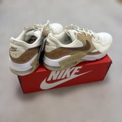 NIKE AIR MAX EXCEE コルク ベージュ スニーカーのサムネイル