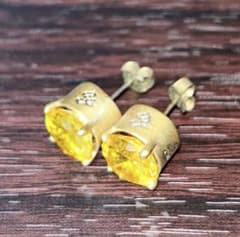 ROCA WEARイエロー ストーン スタッドピアス - メルカリ