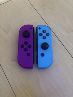 Nintendo Switch 青と紫のJoy-Con 純正ケース付き Nintendo Switch Joy-Con 青、紫 - メルカリ