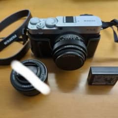 【本日限定】Fujifilm X-E4(ケース付き) + 単焦点50mmF2のサムネイル