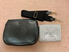 ANYA HINDMARCH ショルダーバッグ ブラック　スマイリーのサムネイル