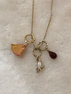 美品！ネックレス イニシャルN、花びら、ガーネット３点のサムネイル