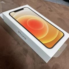 【送料込み・翌朝発送】iPhone 12 ホワイト 64 GB SIMフリーのサムネイル