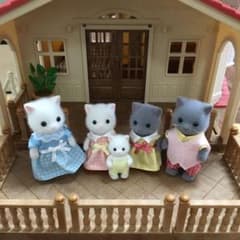【新品】ペルシャネコファミリー　シルバニアファミリーのサムネイル