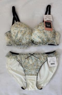 チュチュアンナ ブラジャーショーツセット D75/Lサイズ ホワイト 花柄のサムネイル