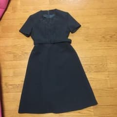 黒ワンピース、喪服かと思われますのサムネイル