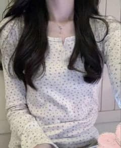 小花柄 ヘンリーネック 長袖カットソーのサムネイル