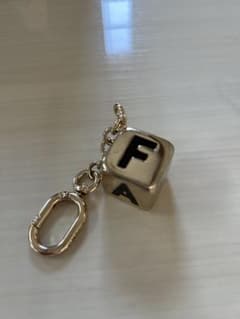 フルラ　FURLA キーホルダー　バッグチャーム　キューブ型のサムネイル