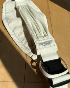 美品 Konny 安心 ヒップシート 抱っこ紐 クリーム ホワイトのサムネイル