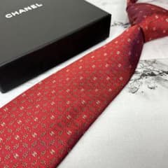 【極美品】CHANEL ネクタイ シルバー ココマーク 肉厚 イタリア製 極美品✨CHANEL シャネル 最高級ネクタイ ココマーク チェーン 赤色 肉