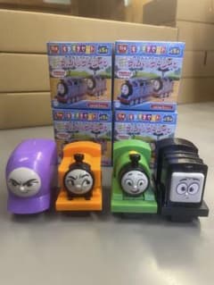 すき家すきすきセット きかんしゃトーマス プルバックトレイン4種　シール貼り可のサムネイル