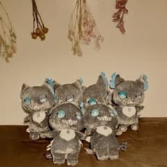 ツイステッドワンダーランド　グリム　メガジャンボ　ぬいぐるみのサムネイル