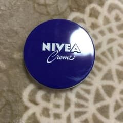 NIVEA ニベア 青缶のサムネイル