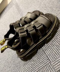 Dr. Martens ブラック ストラップサンダル　未使用に近いのサムネイル