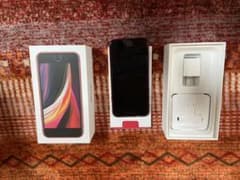 iphoneSE2 64G レッド　新品のサムネイル