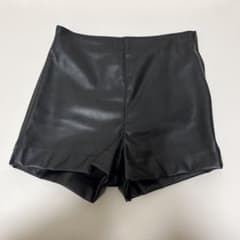 【即購入OK】H&M フェイクレザーショートパンツのサムネイル