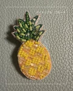 パイナップル ビーズ刺繍 ブローチ - メルカリ