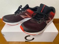 【美品】ニューバランススニーカー　MFLSHCR4 25.5センチのサムネイル