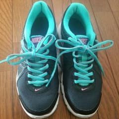 Nike スニーカーのサムネイル
