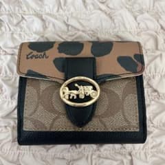 coach二つ折り財布のサムネイル